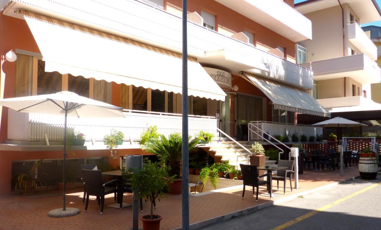 Hotel D'Annunzio Cattolica Exteriér fotografie